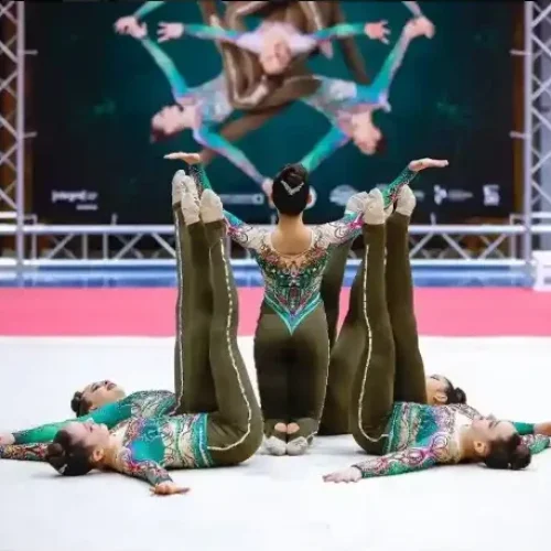 Coreografia-de-montaje-de-gimnasia-ritmica-y-estetica-de-grupo-e1751264740808.webp